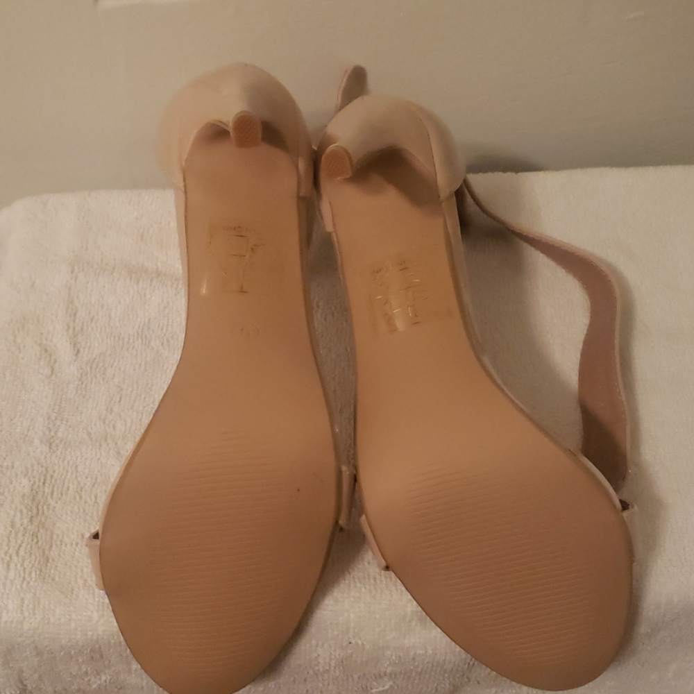 Heels - Picture 3 of 4